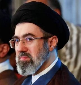 مجتبى خامنئي ويكيبيديا، السيرة الذاتية عمره زوجته واولاده
